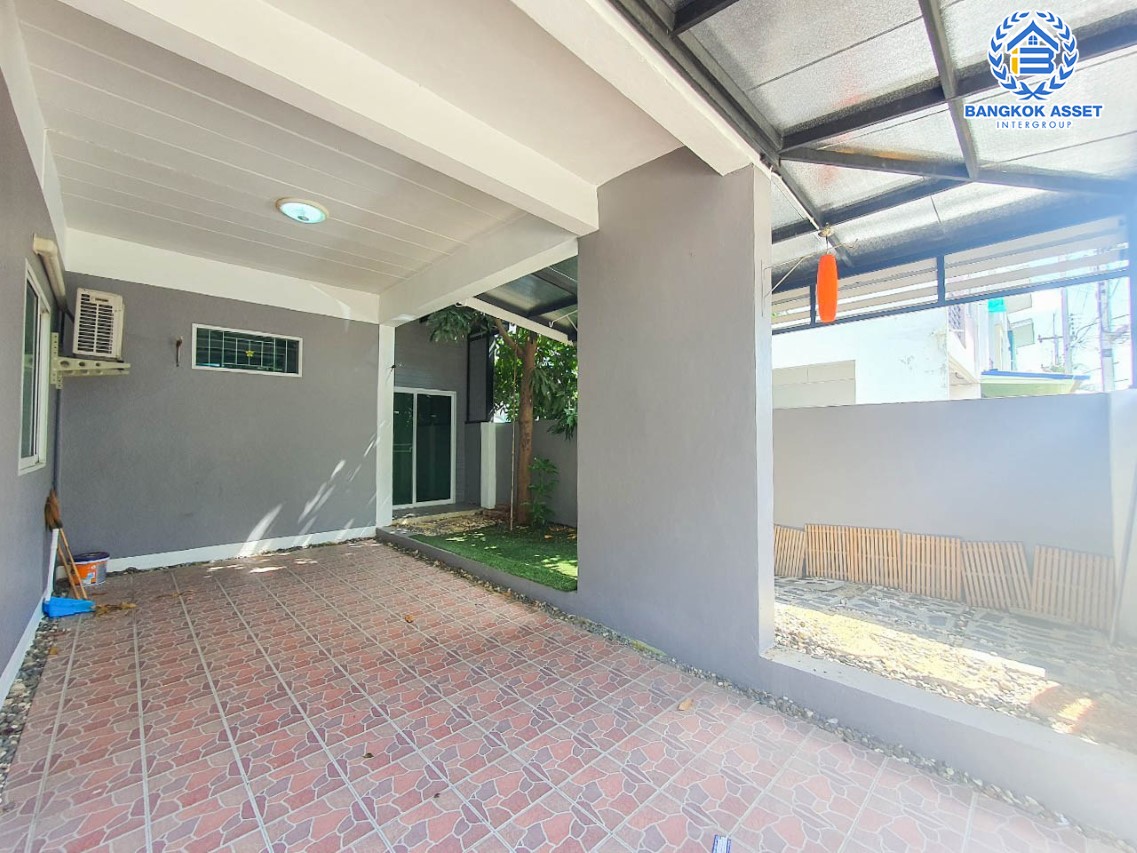 ทาวน์เฮ้าส์มือสองปทุมธานี ม.ไทยสมบูรณ์3 เลียบคลองสาม #หลังมุม เนื้อที่มากเกือบ 29 ตร.ว. ฟังก์ชัน 3 ห้องนอน 2 ห้องน้ำ 1 ที่จอดรถ แถมฟรี! 2 เครื่องปรับอากาศ บนทำเลดี เข้า-ออกได้ 2 ทาง ได้แก่ ถนนคลองหลวง และถนนรังสิต-นครนายก